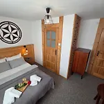 Pod Zielonym Wierchem Homestay *
